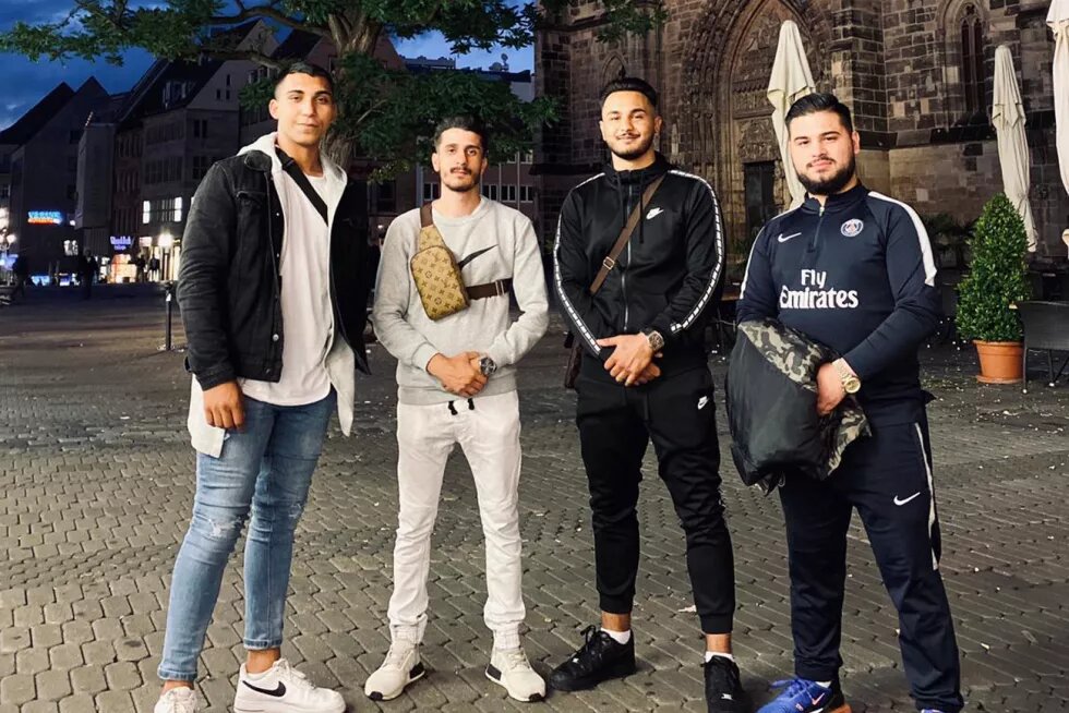 Header des Podcasts "Böll.Regional". Folge über den Verein Romano Sumnal in Sachsen