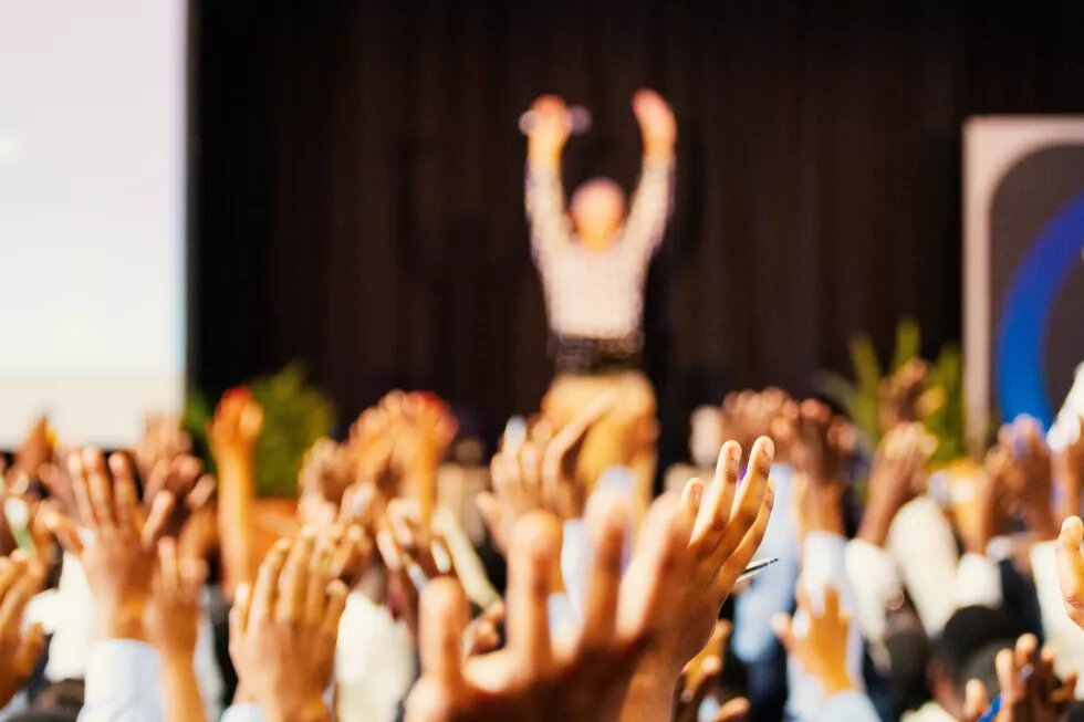 Demokratie, Abstimmung per Handzeichen Demokratie, Abstimmung per Handzeichen