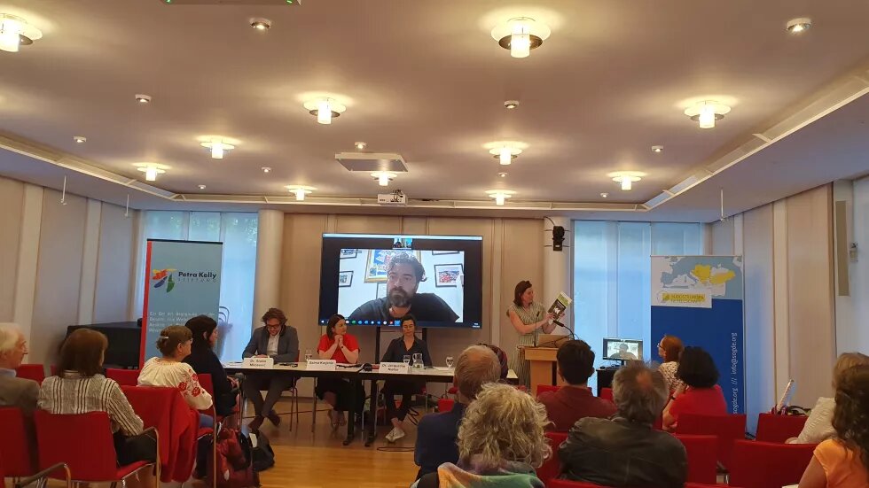 Podiumsdiskussion, Katja Giebel stellt die Publikation vor
